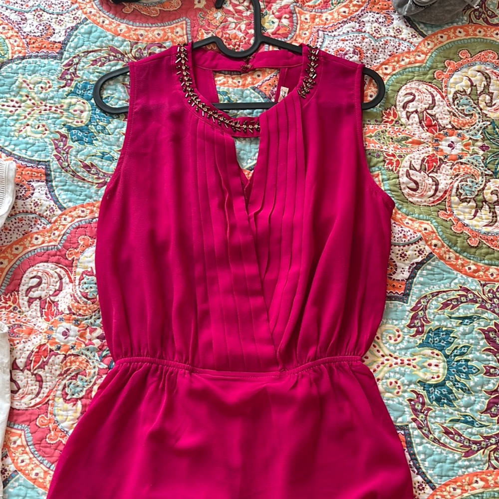 BEAUTIFUL TOP with beaded detailing and neck closure